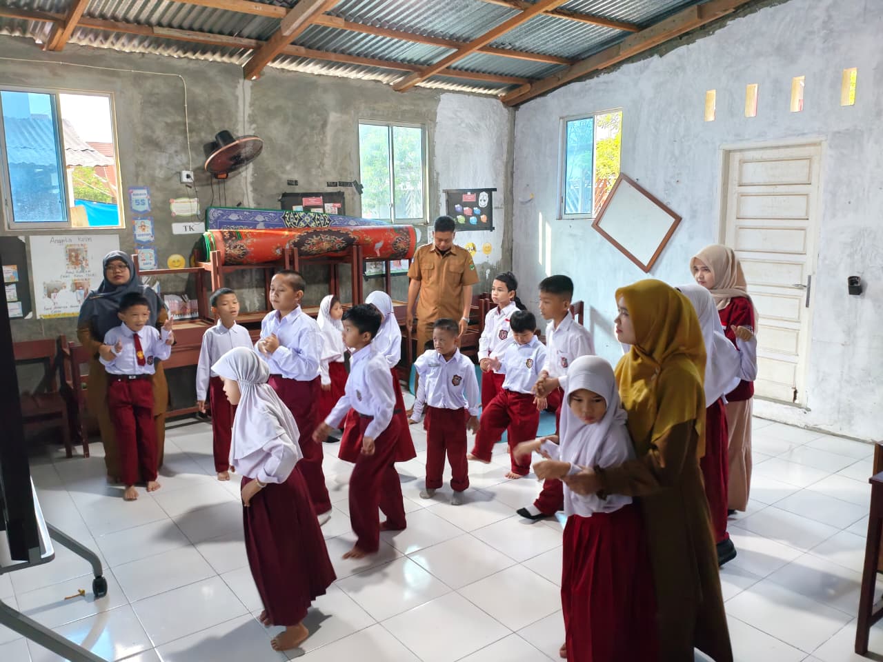 Album Masa Pengenalan Lingkungan Sekolah (MPLS)